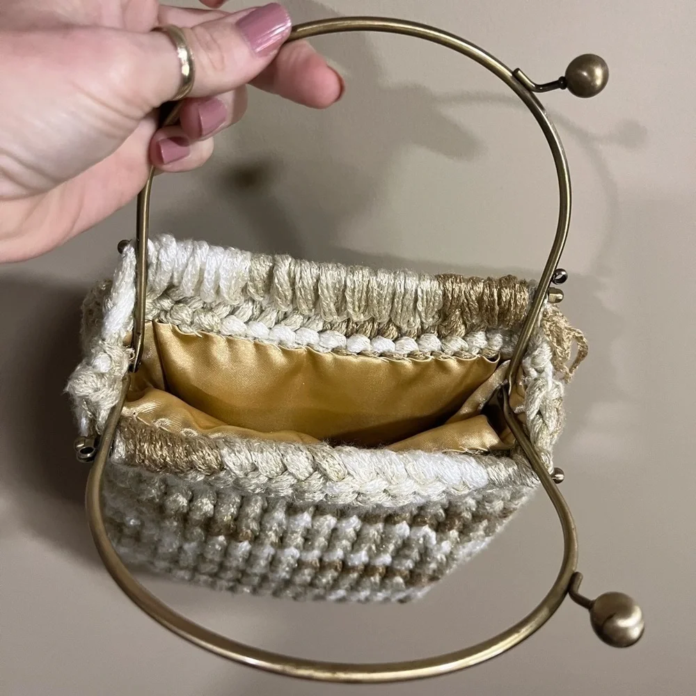 Handmade Knit Crochet Clutch Purse Granny Bag Vintage Style Kiss‎ Lock Handle